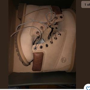 Women’s timberland boots size 7.5